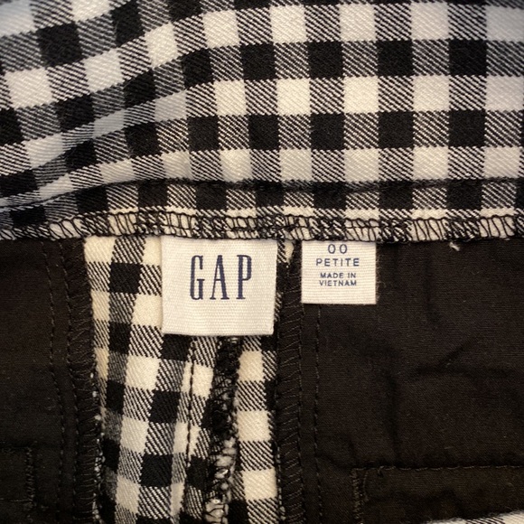 GAP shorts -checkers - Picture 3 of 4